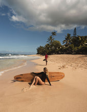 Laad de afbeelding in de Gallery-viewer, Image 10: Wednesday In Hawaii By Rio De Sol One-Piece Lava Surf