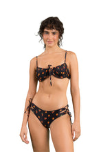 Laad de afbeelding in de Gallery-viewer, Model Front: Rio De Sol Top Top Cashew Balconet-Tie