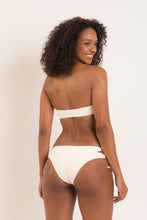 Laad de afbeelding in de Gallery-viewer, Model Back: Rio De Sol Bottom Bottom Off-White Madrid