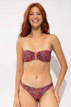 Laad de afbeelding in de Gallery-viewer, Model Front: Rio De Sol Top Top Coral-Feline Sara