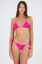 Laad de afbeelding in de Gallery-viewer, Model Front: Rio De Sol Bottom Bottom Amaranto Frufru