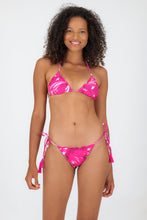Laad de afbeelding in de Gallery-viewer, Model Front: Rio De Sol Top Top Pink-Palms Frufru