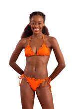 Laad de afbeelding in de Gallery-viewer, Model Front: Rio De Sol Set Set Dots-Orange Frufru-Fio
