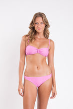 Laad de afbeelding in de Gallery-viewer, Model Front: Rio De Sol Bottom Bottom Milkshake Essential-Comfy