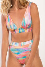 Laad de afbeelding in de Gallery-viewer, Image 07: Rio De Sol Set Set River Halter-Cos Hotpant-Cos
