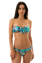 Laad de afbeelding in de Gallery-viewer, Model Front: Rio De Sol Bottom Bottom Isla Band Comfort
