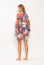 Laad de afbeelding in de Gallery-viewer, Model Back: Rio De Sol Kaftans / Cover Ups Garden-Flower Kimono