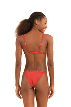 Laad de afbeelding in de Gallery-viewer, Model Back: Rio De Sol Set Set Malibu-Chili Tri-Duo Rio-Duo