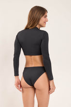 Laad de afbeelding in de Gallery-viewer, Model Back: Wednesday In Hawaii By Rio De Sol Top Top Lava Reef