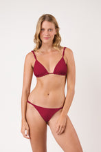 Laad de afbeelding in de Gallery-viewer, Model Front: Rio De Sol Top Top Touch-Carmim Selena