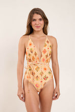 Laad de afbeelding in de Gallery-viewer, Model Front: Rio De Sol One-Piece Mosaico New Vegas