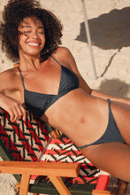 Laad de afbeelding in de Gallery-viewer, Image 06: Rio De Sol Bottom Bottom Shimmer-Shark Cheeky-Noa