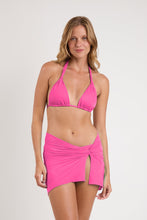 Laad de afbeelding in de Gallery-viewer, Model Front: Rio De Sol Beach Skirt Fluity-Amor Skirt Knot