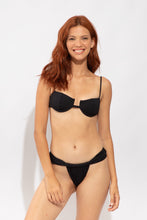 Laad de afbeelding in de Gallery-viewer, Model Front: Rio De Sol Top Top Solar-Black Juliette