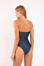Laad de afbeelding in de Gallery-viewer, Model Back: Rio De Sol One-Piece Shimmer-Shark Sara-Op
