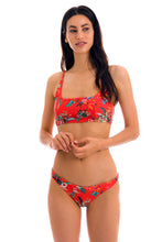 Laad de afbeelding in de Gallery-viewer, Model Front: Rio De Sol Set Set Wildflowers Bra-Sport Lisboa