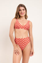 Laad de afbeelding in de Gallery-viewer, Model Front: Rio De Sol Top Top Floral-Scales Hera