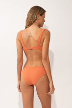 Laad de afbeelding in de Gallery-viewer, Model Back: Rio De Sol Set Set Sand-Argila Mary Essential-Comfy