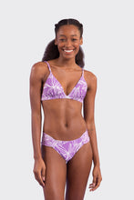 Laad de afbeelding in de Gallery-viewer, Model Front: Rio De Sol Set Set Trail-Purple Tri-Fixo Baobi-Cheeky