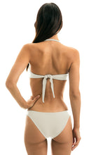 Laad de afbeelding in de Gallery-viewer, Model Back: Rio De Sol Set Perola Band Comfort