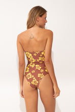 Laad de afbeelding in de Gallery-viewer, Model Back: Wednesday In Hawaii By Rio De Sol One-Piece Pua-Coco-Lilikoi Aloha