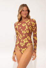 Laad de afbeelding in de Gallery-viewer, Model Front: Wednesday In Hawaii By Rio De Sol One-Piece Pua-Coco-Lilikoi Surf