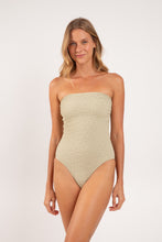Laad de afbeelding in de Gallery-viewer, Model Front: Rio De Sol One-Piece Brisa-Pistache Tube-Op