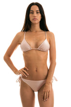 Laad de afbeelding in de Gallery-viewer, Model Front: Rio De Sol Bottom Bottom Essence Invisible