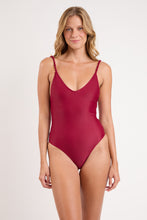 Laad de afbeelding in de Gallery-viewer, Model Front: Rio De Sol One-Piece Touch-Carmim Tina