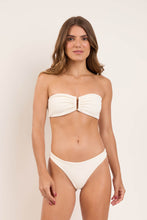 Laad de afbeelding in de Gallery-viewer, Model Front: Rio De Sol Set Set Sand-Chantilly Sara Essential-Comfy