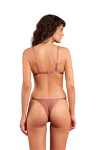Laad de afbeelding in de Gallery-viewer, Model Back: Rio De Sol Bottom Bottom Shimmer-Copper California