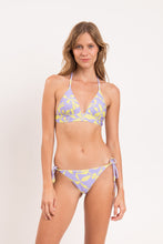 Laad de afbeelding in de Gallery-viewer, Model Front: Rio De Sol Top Top Glow Tri-Cos