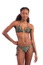 Laad de afbeelding in de Gallery-viewer, Model Front: Rio De Sol Bottom Bottom Croco Frufru-Fio