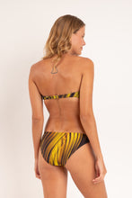 Laad de afbeelding in de Gallery-viewer, Model Back: Rio De Sol Set Set Luxor Bandeau-Joy Essential-Comfy