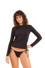 Laad de afbeelding in de Gallery-viewer, Model Front: Rio De Sol Top Nero Rash-Guard