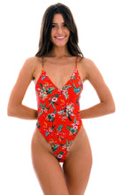 Laad de afbeelding in de Gallery-viewer, Model Front: Rio De Sol One-Piece Wildflowers Sofia