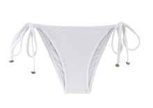 Laad de afbeelding in de Gallery-viewer, Product Front: Rio De Sol Bottom Bottom Cloque Branco Balconet