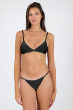 Laad de afbeelding in de Gallery-viewer, Model Front: Rio De Sol Bottom Bottom Shimmer-Black California