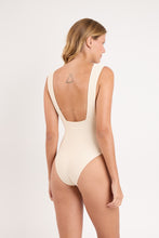 Laad de afbeelding in de Gallery-viewer, Model Back: Rio De Sol One-Piece Touch-Natural Anne
