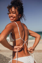 Laad de afbeelding in de Gallery-viewer, Image 12: Rio De Sol Set Set Linea-White Lia Cheeky-Tie