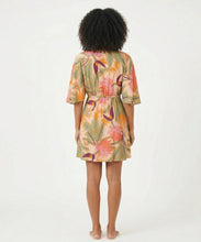 Laad de afbeelding in de Gallery-viewer, Model Back: Rio De Sol Mini Dress Oasis Mini Dress