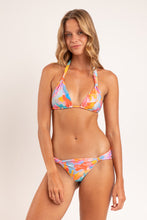 Laad de afbeelding in de Gallery-viewer, Model Front: Rio De Sol Top Top Cloud Mel