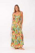 Laad de afbeelding in de Gallery-viewer, Model Front: Rio De Sol Maxi Dresses Tropical Long Dress Chiara