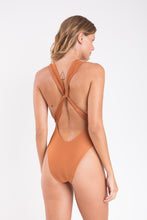 Laad de afbeelding in de Gallery-viewer, Model Back: Rio De Sol One-Piece Nocciola Riviera