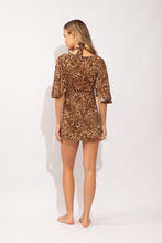 Laad de afbeelding in de Gallery-viewer, Model Back: Rio De Sol Mini Dress Yaguara Mini Dress