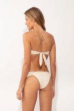Laad de afbeelding in de Gallery-viewer, Model Back: Rio De Sol Top Top Malibu-Natural Mavi