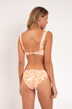 Laad de afbeelding in de Gallery-viewer, Model Back: Rio De Sol Bottom Bottom Sahari Essential-Comfy