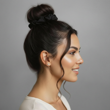 Laad de afbeelding in de Gallery-viewer, Image 03: Rio De Sol Hair Accessory Nero Scrunchie
