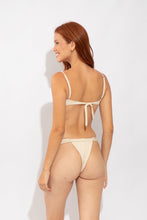 Laad de afbeelding in de Gallery-viewer, Model Back: Rio De Sol Top Top Solar-Off Juliette