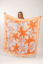 Laad de afbeelding in de Gallery-viewer, Model Front: Rio De Sol Pareo Olyra Canga